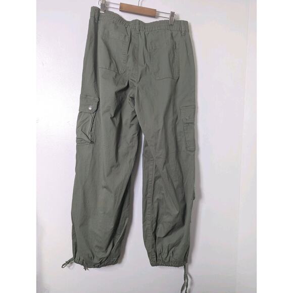 Madden NYC Loose Fit Cargo Pants Size M Drawstring Hem Stretch Hem Pockets NEW - Picture 1 of 10